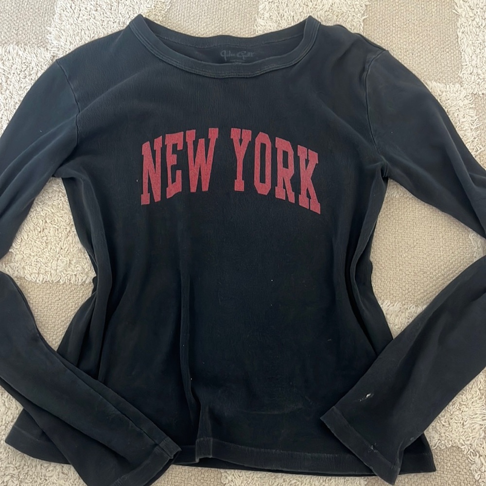 BRANDY MELVILLE NEW YORK CITY GIRL TOP🌃🎸🌙 so cute and adorable